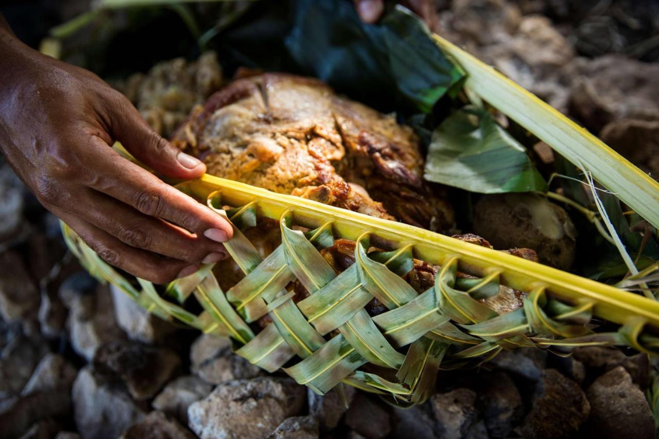 Outrigger Fiji Beach Resort Коротого Экстерьер фото Kava being prepared in Fiji
