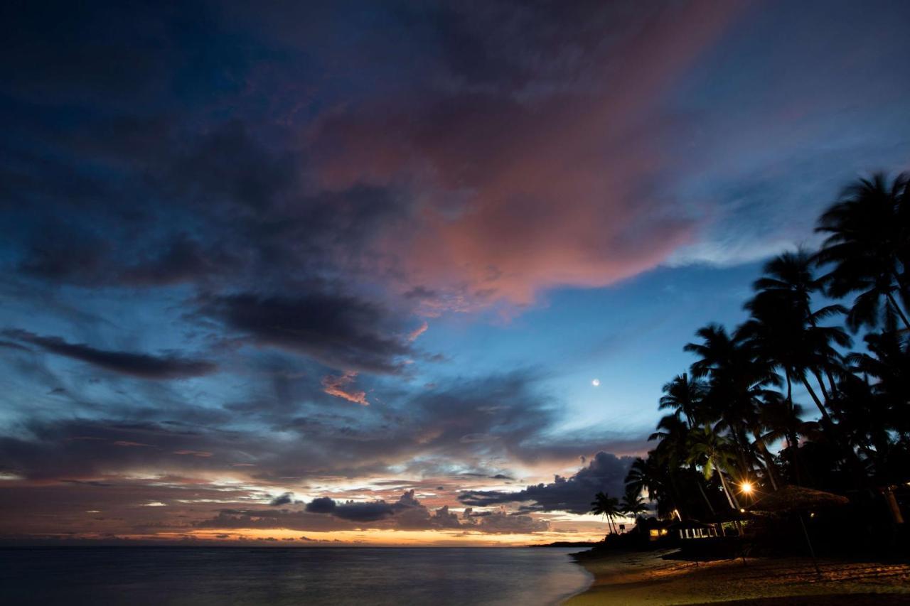 Outrigger Fiji Beach Resort Коротого Экстерьер фото Sunset at the beach